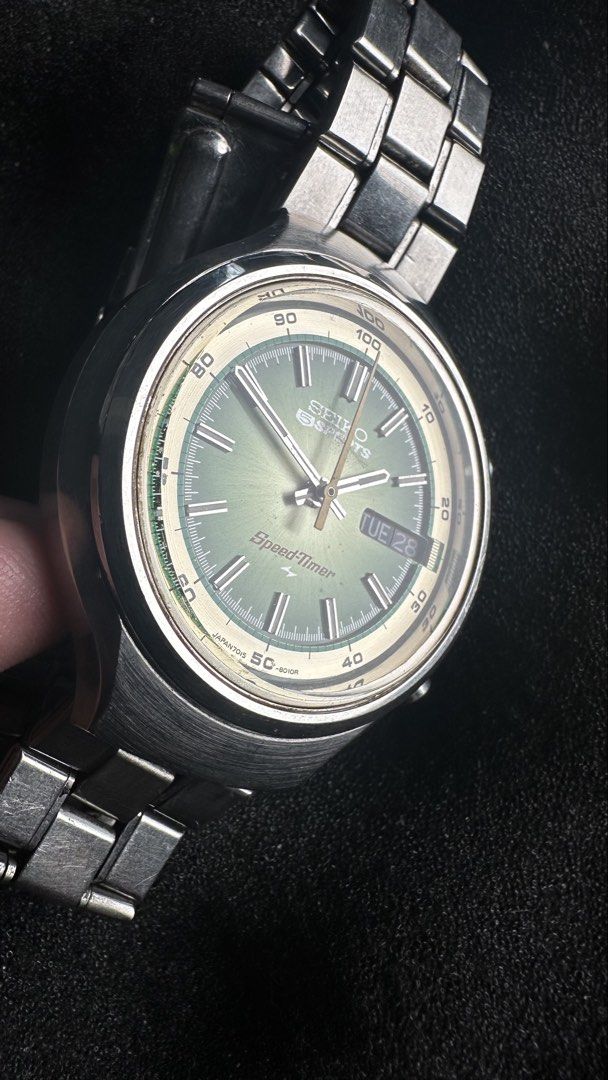 Seiko 7015 8000 speedtimer chronograph (Category: Men's Watches) located in Manila. Submitted by olxph_400275733 (Listing ID 1459967356, Image 2). Description: 39mm width. Flyback chronograph. All functions working. Rare green fume dial variant. 3N bmby.