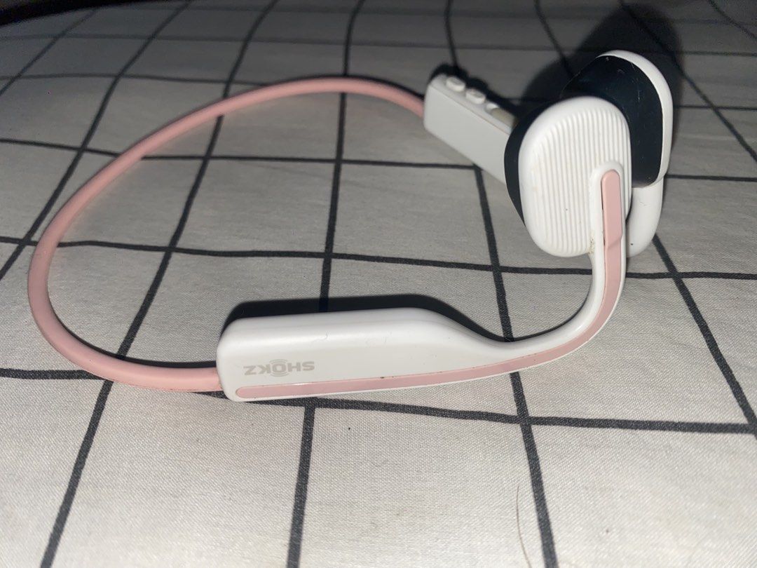 Shokz OpenMove | PINK (Category: Headphones & Headsets) located in Angeles City. Submitted by alex_gonzaga (Listing ID 1459970404, Image 1). Description: Shokz OpenMove l 7th Gen Bone Conduction Technology l 6-Hour Battery Life l IP55 Water Resistant PINK EDITION .