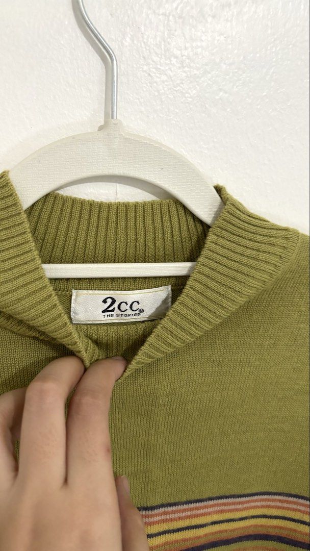 Short-Sleeve Knit Top (Category: Others Tops) located in Caloocan City. Submitted by buymethisandthat (Listing ID 1460077404, Image 2). Description: ✨ Short-Sleeve Knit Top - ₱129 📌 CONDITION • Condition: 9/10 • Flaws: None visible 📏 SIZE • Tag Size: No tag size • Recommended: Fits Small to Medium .