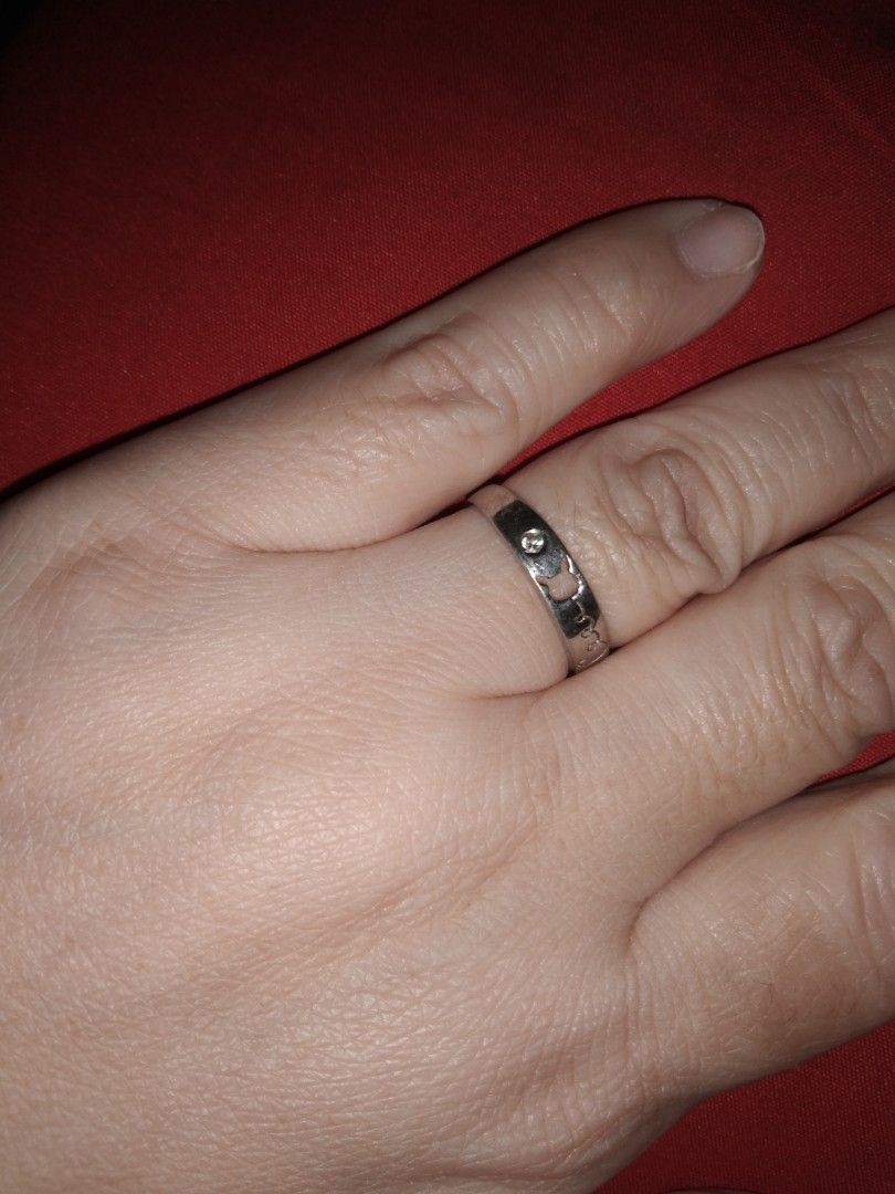 Silver Ring with Small Diamond Accent (Category: Rings) located in Quezon City. Submitted by eidorableshop (Listing ID 1459901404, Image 1). Description: - Simple silver band - Features a small diamond at the center - Adorned with cute heart cut-outs around the band - Estimated size 6 or 7 - Ideal for everyday wear or as a thoughtful gift.
