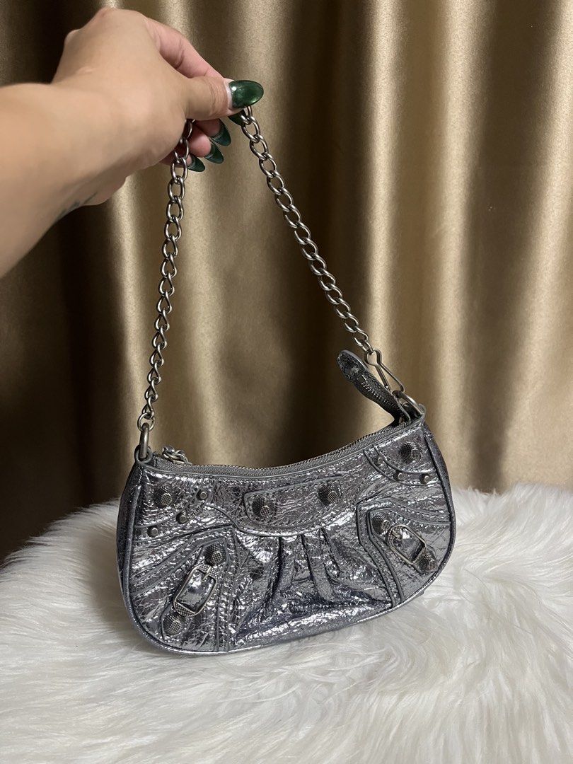 Silver Studded Shoulder Bag with Chain Strap (Category: Shoulder Bags) located in Pasay City. Submitted by 2ndloveforever2023 (Listing ID 1460089486, Image 1). Description: Japan Source coded rank AB lampo zipper .