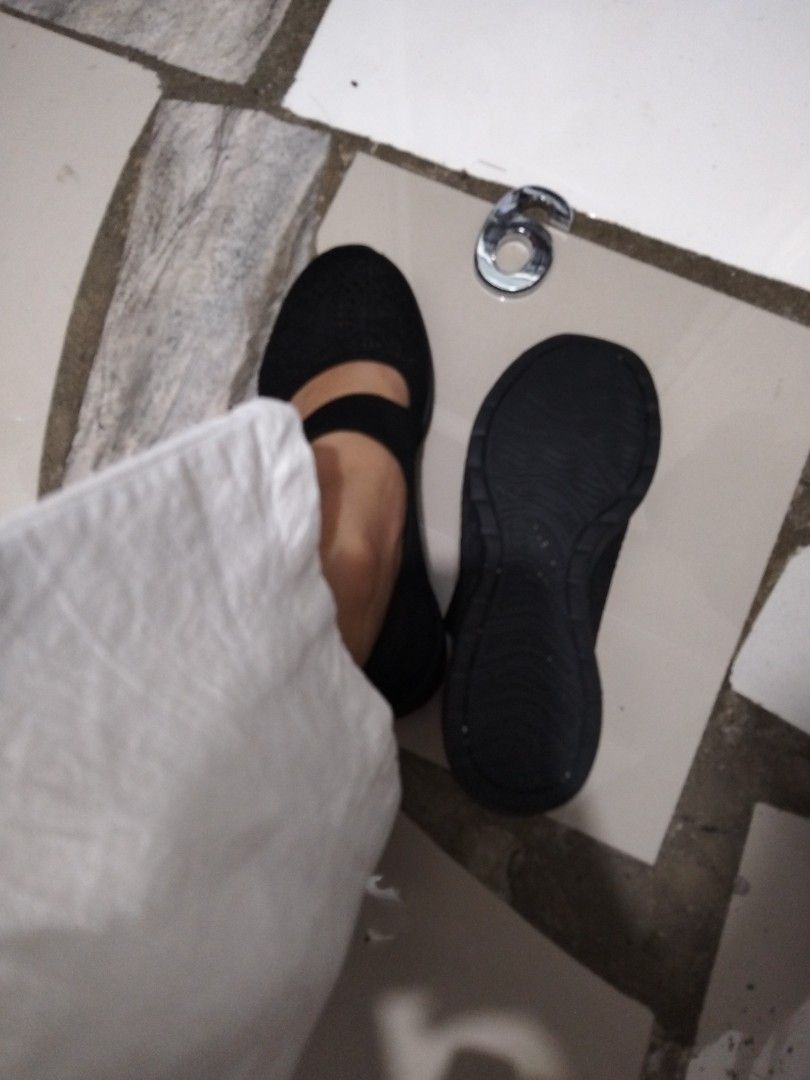 Skechers (Category: Sneakers) located in El Salvador. Submitted by francheskaukayukay (Listing ID 1459951130, Image 3). Description: .
