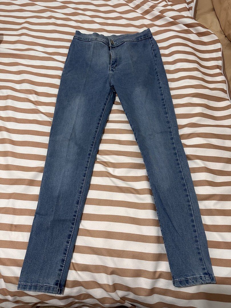Skinny Jeans (Category: Jeans) located in Valenzuela. Submitted by shopbychacha (Listing ID 1460005213, Image 1). Description: Skinny Jeans can fit to XS to S.