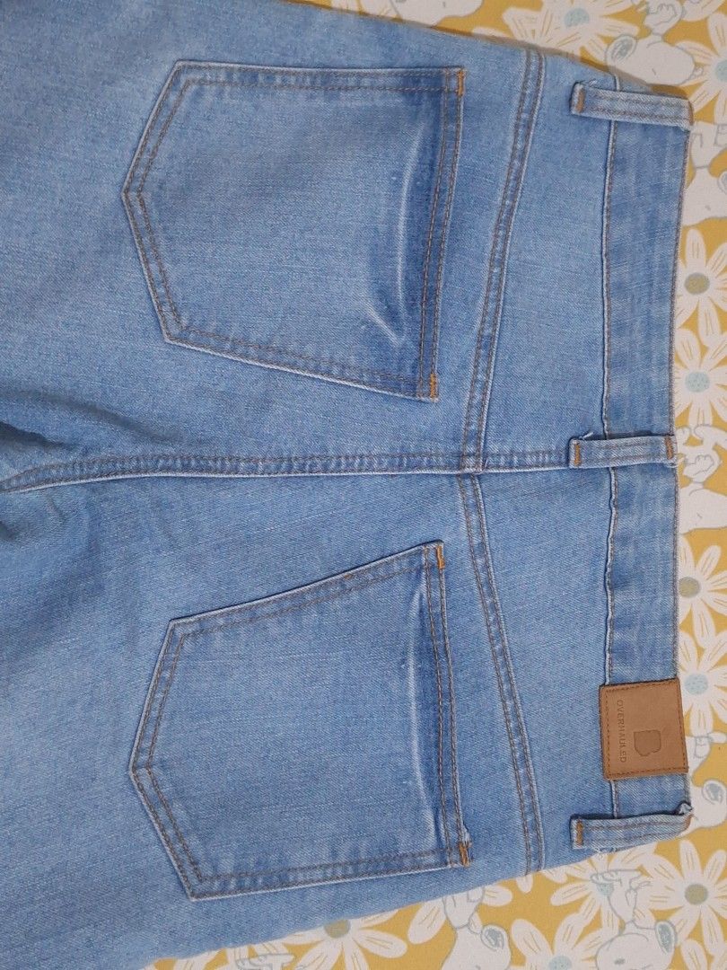 Slim fit Overhauled (Category: Jeans) located in Manila. Submitted by palm07 (Listing ID 1460032071, Image 3). Description: Size 29 Lenght 40.