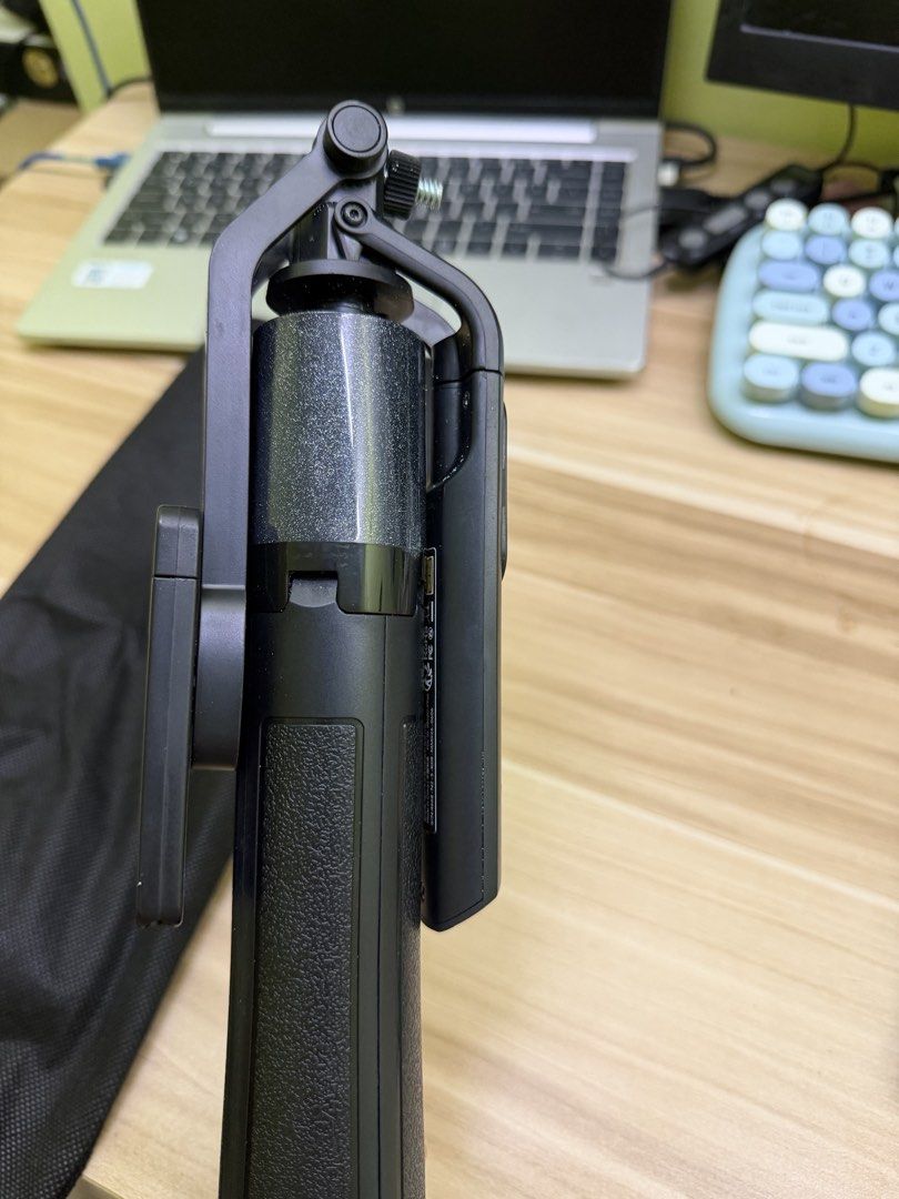 Smallrig Windproof Tripod 185cm selfie stick (Category: Other Gadgets) located in Muntinlupa City. Submitted by orangebelle.1405 (Listing ID 1460083959, Image 3). Description: Used only once last April 2026 for our Boracay trip. Bought this in Smallrig Official Store for around 1.4K. Wanna use it for vlogging and daily use but kinda heavy. Tried and tested na windproof and solid even sa sand. .