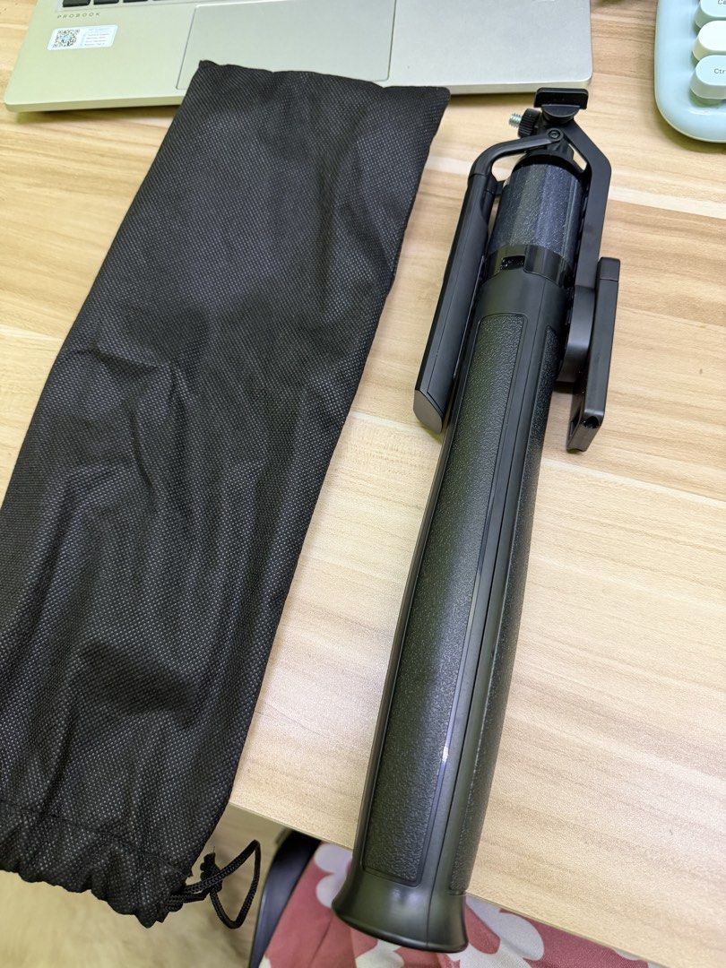 Smallrig Windproof Tripod 185cm selfie stick (Category: Other Gadgets) located in Muntinlupa City. Submitted by orangebelle.1405 (Listing ID 1460083959, Image 1). Description: Used only once last April 2026 for our Boracay trip. Bought this in Smallrig Official Store for around 1.4K. Wanna use it for vlogging and daily use but kinda heavy. Tried and tested na windproof and solid even sa sand. .