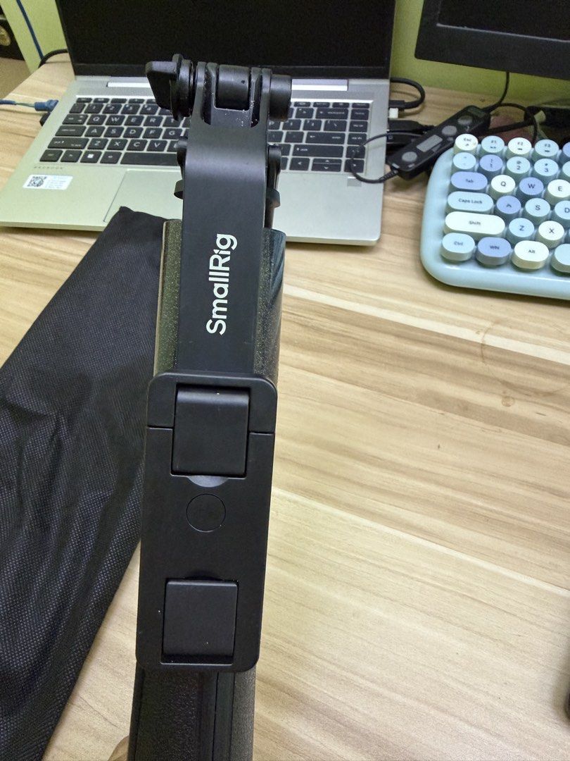 Smallrig Windproof Tripod 185cm selfie stick (Category: Other Gadgets) located in Muntinlupa City. Submitted by orangebelle.1405 (Listing ID 1460083959, Image 2). Description: Used only once last April 2026 for our Boracay trip. Bought this in Smallrig Official Store for around 1.4K. Wanna use it for vlogging and daily use but kinda heavy. Tried and tested na windproof and solid even sa sand. .