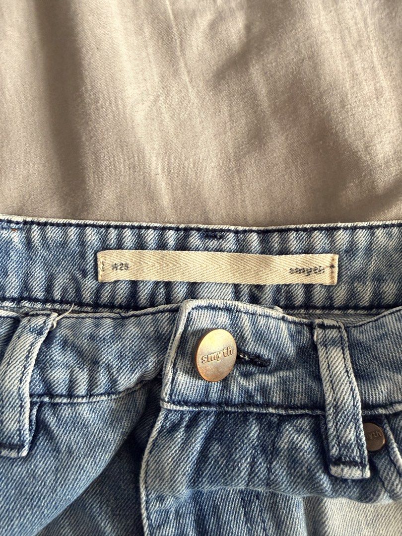 Smyth denim (Category: Jeans) located in Manila. Submitted by ellede32655 (Listing ID 1459973147, Image 2). Description: Size small good for 5’3 - 5’5 height.
