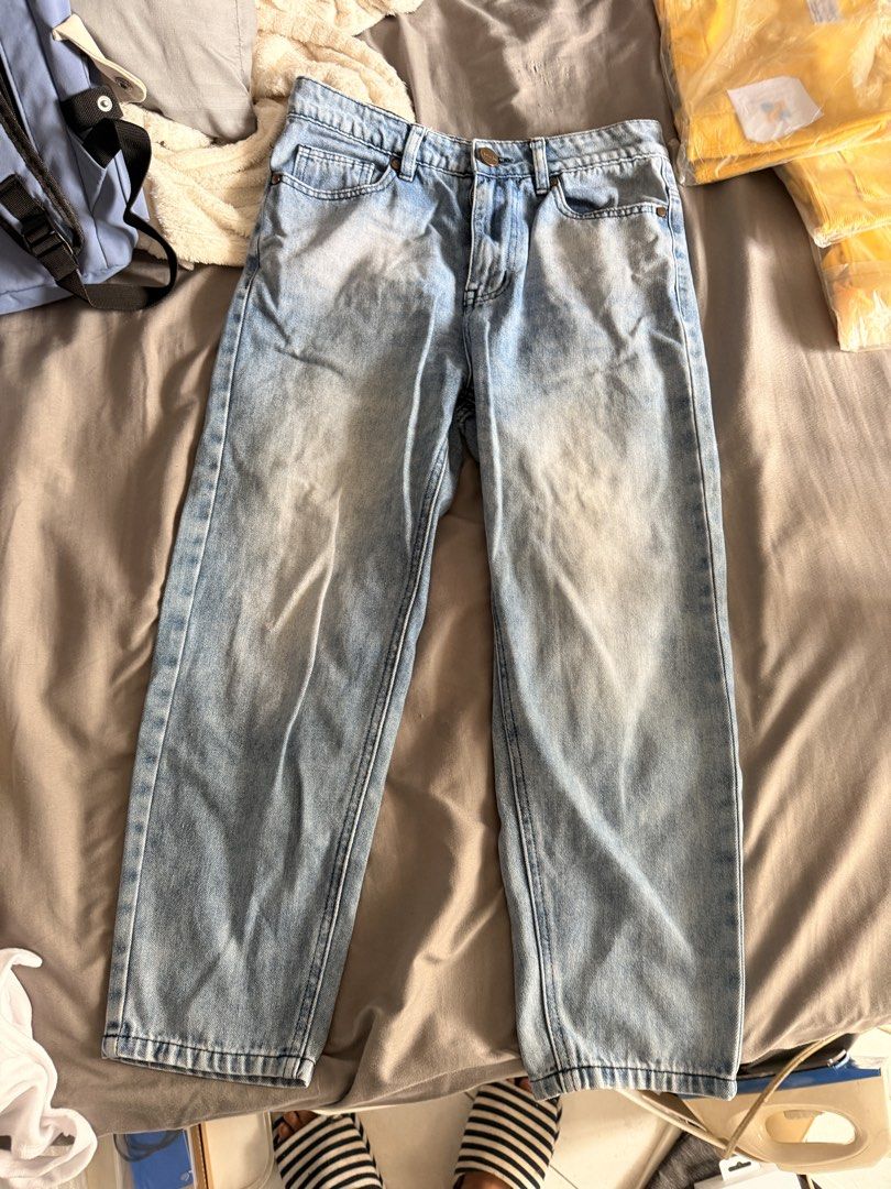 Smyth Light Wash Denim Jeans (Category: Jeans) located in Manila. Submitted by ellede32655 (Listing ID 1459971487, Image 3). Description: - Brand: Smyth - Wash: Light Wash Denim - Fit: Classic Straight Leg - Details: Fading on knees and back pockets for a worn-in look - Closure: Button and zip fly - Pockets: 2 front, 2 back (5-pocket style) - Style: Great for everyday wear.