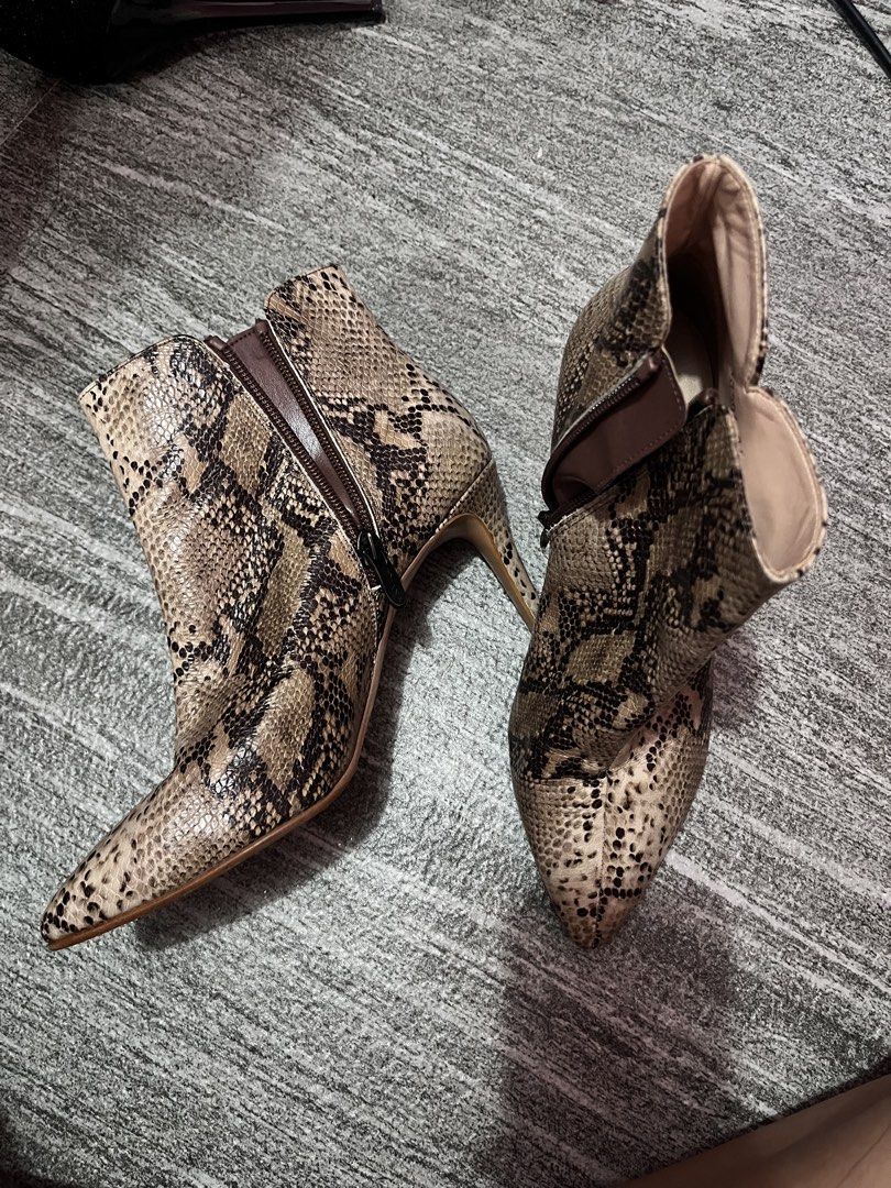 Snake skin boots (Category: Heels) located in Manila. Submitted by heygianni (Listing ID 1460055351, Image 1). Description: From japan.