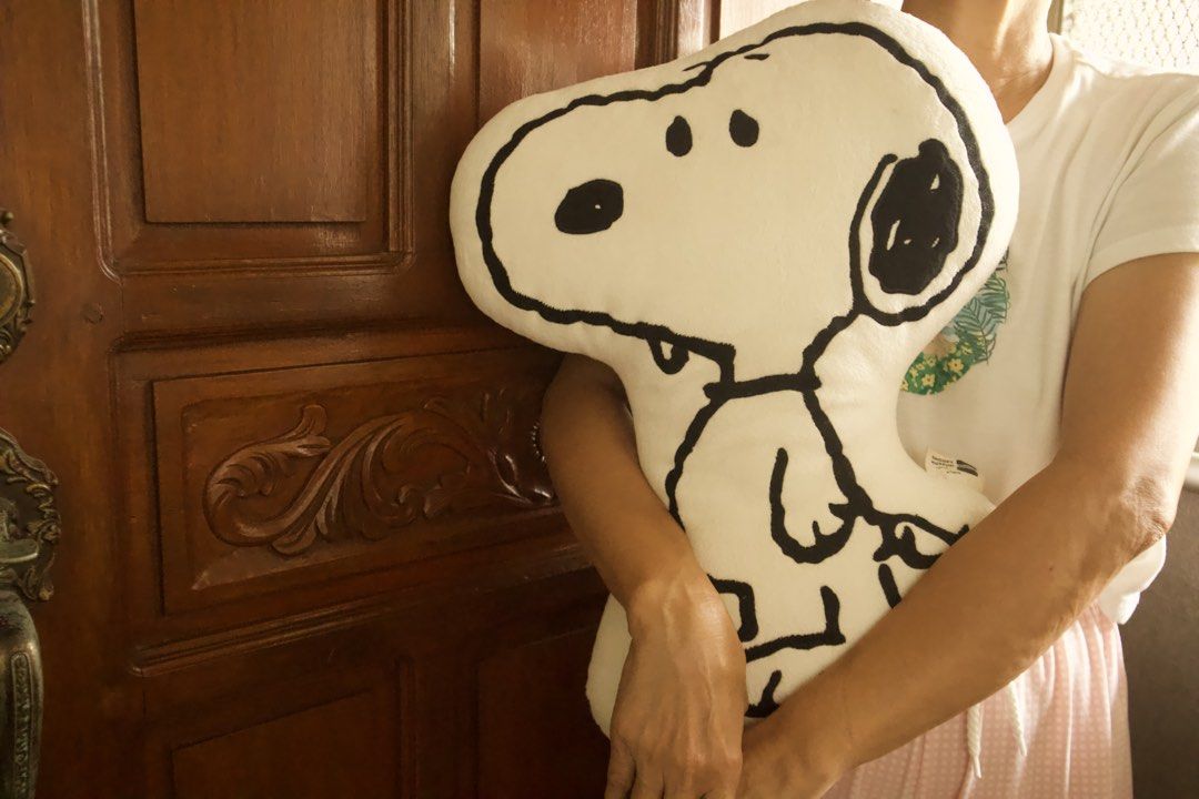 Snoopy Museum Early Edition Cushion/Pillow (Category: Plushies & Soft Toys) located in Rizal. Submitted by snooptastic_ (Listing ID 1460077056, Image 3). Description: Snoopy Museum Early Edition Cushion/Pillow ★ 18” ★ ganda promise! ★ bagay to display ★ medyo off white na siya but still great condition ₱990 💌 ! — Cainta Rizal near Taytay and Pasig — J&T or SDD (Lalamove or Grab).
