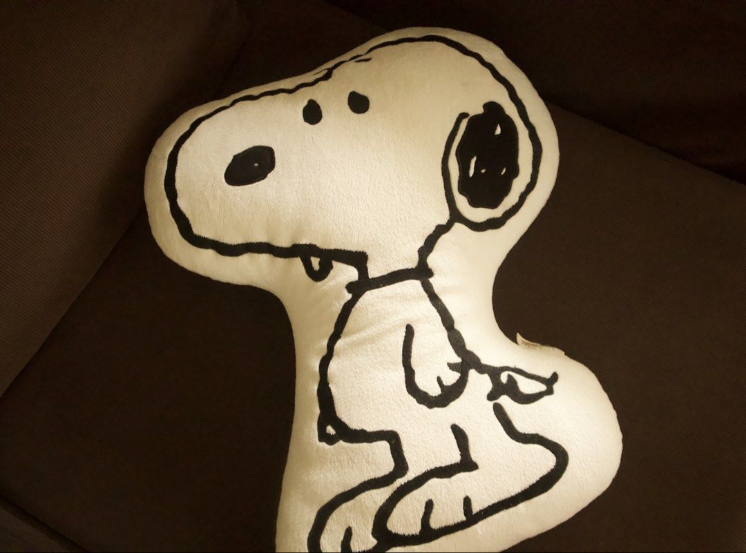 Snoopy Museum Early Edition Cushion/Pillow (Category: Plushies & Soft Toys) located in Rizal. Submitted by snooptastic_ (Listing ID 1460077056, Image 2). Description: Snoopy Museum Early Edition Cushion/Pillow ★ 18” ★ ganda promise! ★ bagay to display ★ medyo off white na siya but still great condition ₱990 💌 ! — Cainta Rizal near Taytay and Pasig — J&T or SDD (Lalamove or Grab).