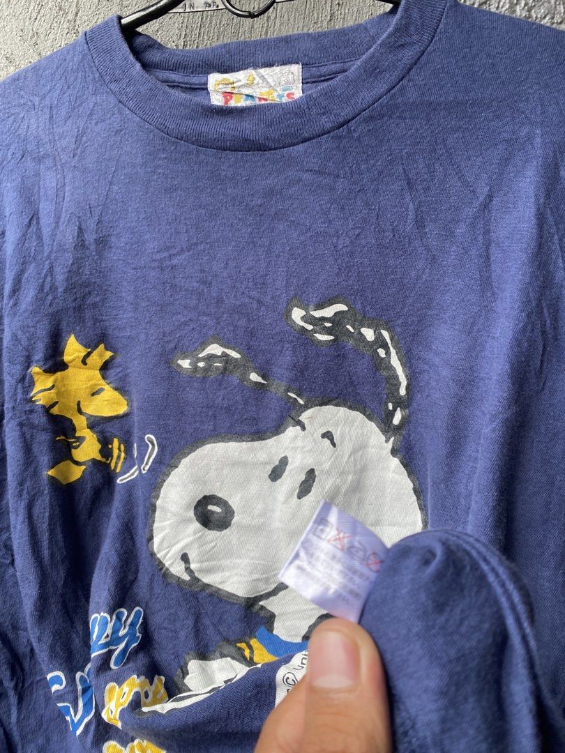 Snoopy vintage tee (Category: Activewear) located in Las Pinas. Submitted by mark2k05 (Listing ID 1459943417, Image 3). Description: Size Large.