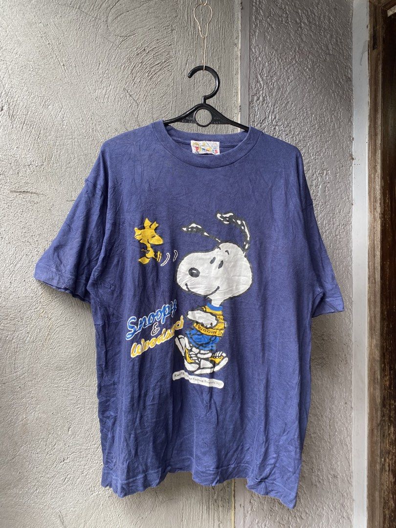 Snoopy vintage tee (Category: Activewear) located in Las Pinas. Submitted by mark2k05 (Listing ID 1459943417, Image 1). Description: Size Large.