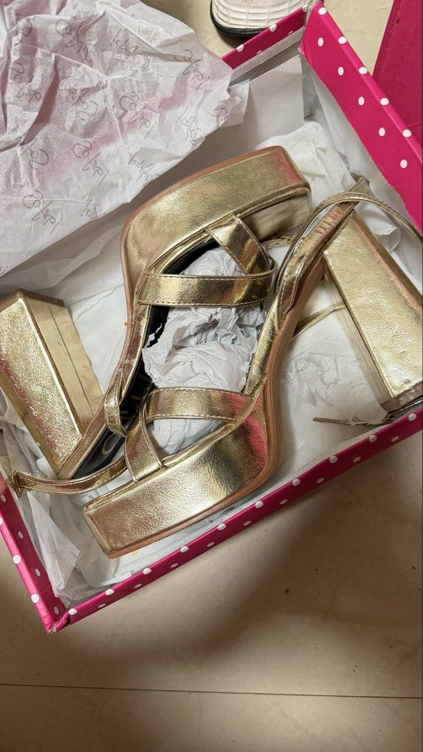 So fab! Roda Block Heels Size 38 (Category: Heels) located in Valenzuela. Submitted by jam0816 (Listing ID 1460101008, Image 1). Description: Metallic block heels 👰🏻‍♀️ Wedding 💐 Prom ❤️ Debut 🎉 Year End Party Or just to elevate your outfit! It comes with its original Sofab! box 📦 .