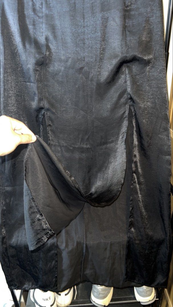 Something Borrowed Black Satin Maxi Skirt XL (Category: Skirts) located in Mandaluyong City. Submitted by chelseayb47224 (Listing ID 1459924562, Image 2). Description: - Black satin maxi skirt from Something Borrowed - High waist design - Long, flowing silhouette - Two front slits for ease of movement - Zipper closure at the back - Versatile for dressing up or down.