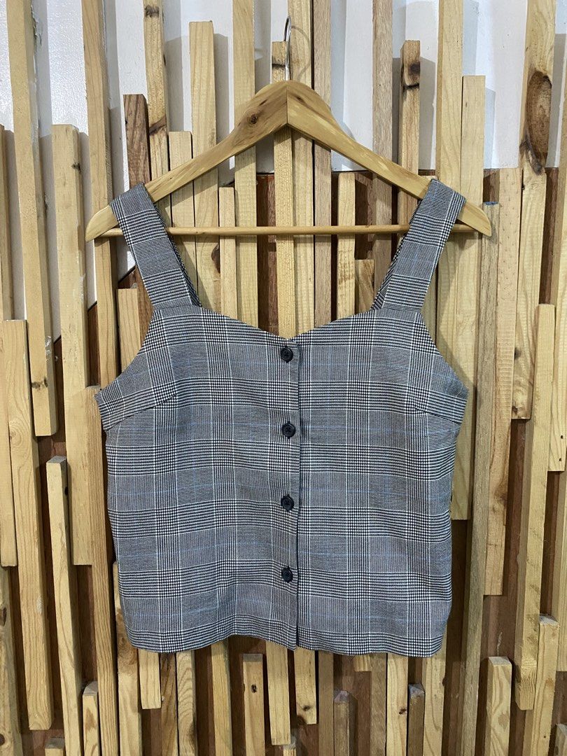 SPAO Plaid Button Front Crop Top Size S (Category: Blouses) located in Angeles City. Submitted by calmrabbit.ae2127 (Listing ID 1459976646, Image 1). Description: - Cute plaid crop top from SPAO - Features a button front - Wide straps - Made from a polyester blend - Versatile for casual outings or dressing up.