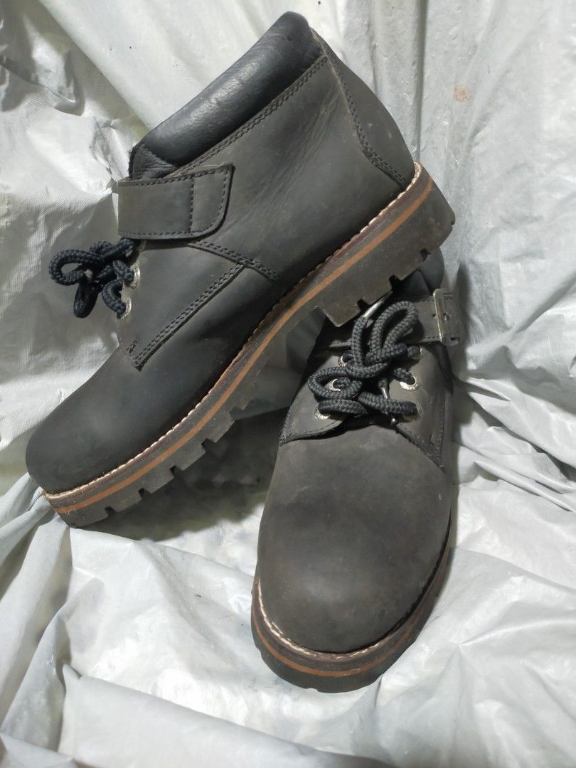 Speedy Duck Leather Boots (Category: Announcements) located in Pasay City. Submitted by 22aileen (Listing ID 1460009105, Image 2). Description: .