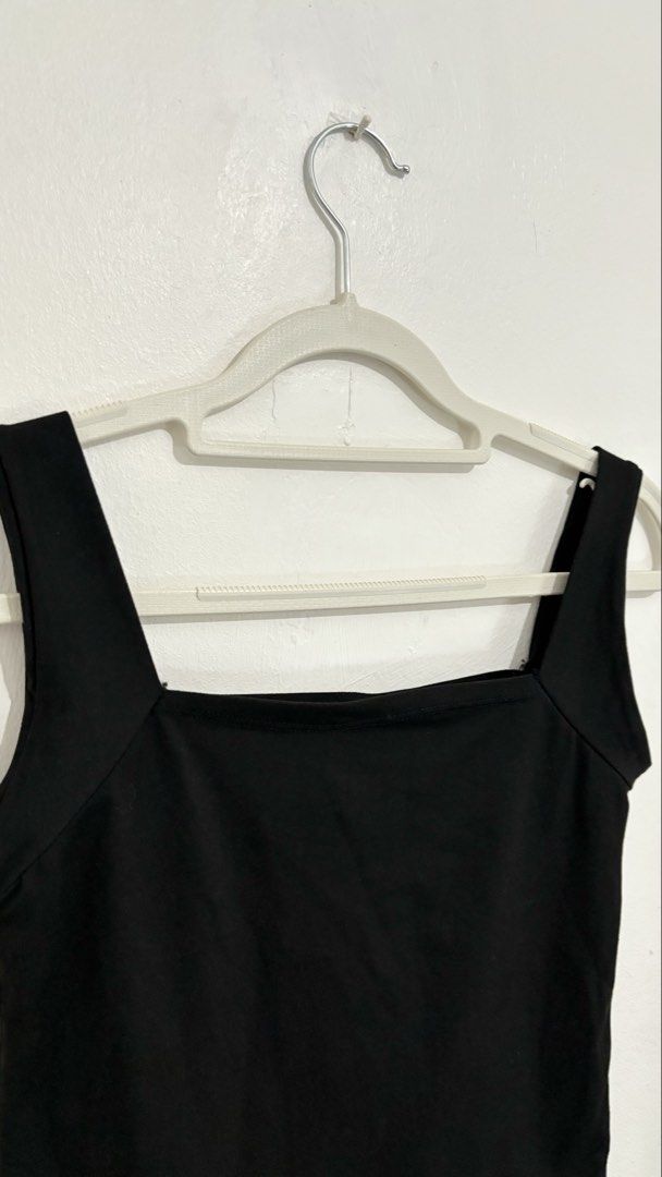 Square Neck Tank Top (Category: Sleeveless) located in Caloocan City. Submitted by buymethisandthat (Listing ID 1460080042, Image 2). Description: ✨ Square Neck Tank Top - ₱99 📌 CONDITION • Condition: 9/10 • Flaws: None visible 📏 SIZE • Tag Size: No size tag • Recommended: Fits Small to Medium .