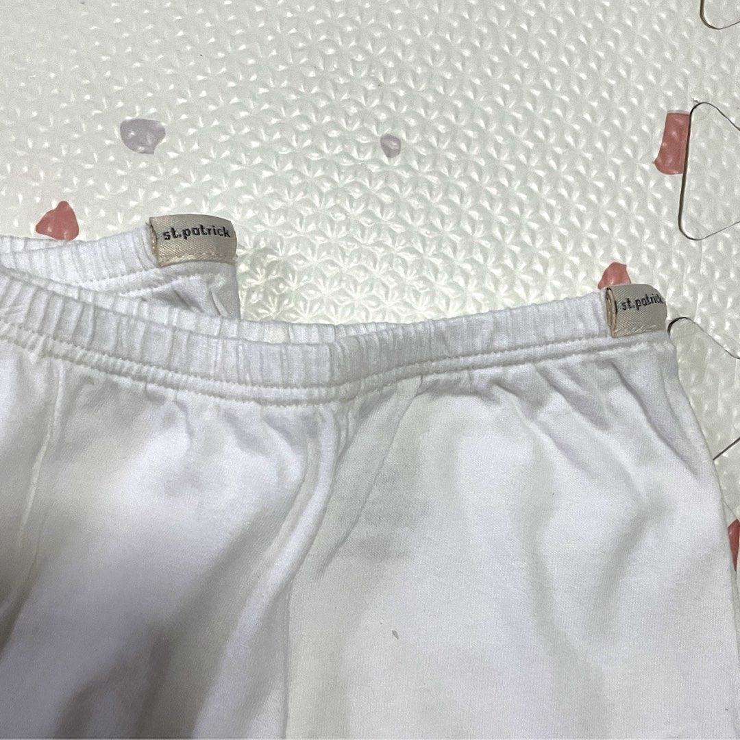 St. Patrick Baby Footed Pants (3-6M) (Category: Babies & Kids Fashion) located in Las Pinas. Submitted by __iwn (Listing ID 1459922190, Image 2). Description: - Set of 2 St. Patrick footed pants - Size: 3-6 months - Material: Soft and cozy - Features: Elastic waistband for comfortable fit - Perfect for keeping your baby warm and snug Loc: Las Pinas Same day or LBC, SF c/o buyer No rush shipping Payment first before shipping.