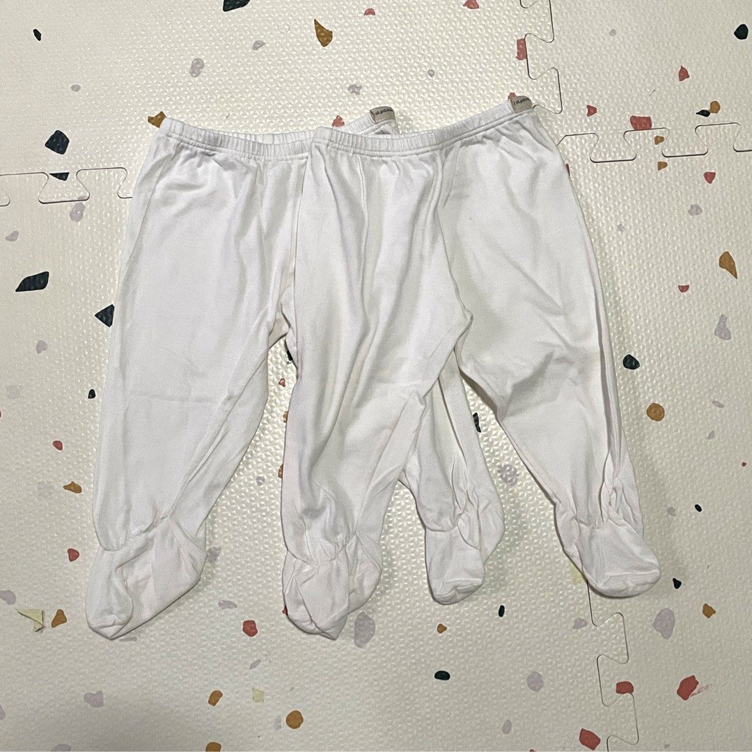 St. Patrick Baby Footed Pants (3-6M) (Category: Babies & Kids Fashion) located in Las Pinas. Submitted by __iwn (Listing ID 1459922190, Image 1). Description: - Set of 2 St. Patrick footed pants - Size: 3-6 months - Material: Soft and cozy - Features: Elastic waistband for comfortable fit - Perfect for keeping your baby warm and snug Loc: Las Pinas Same day or LBC, SF c/o buyer No rush shipping Payment first before shipping.
