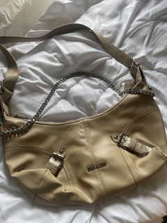 (Category: ) located in . Submitted by closetbymint (Listing ID 1459918614, Image 1). Description: .