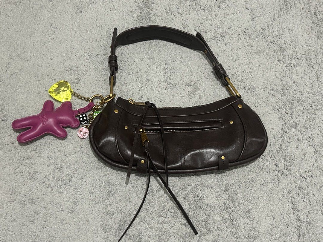 steve madden bfranz bag with charms (Category: Shoulder Bags) located in Manila. Submitted by acesarchive (Listing ID 1460068575, Image 1). Description: steve madden bfranz bag with bear charms in cocoa ⟡ zippers and charms in good condition.