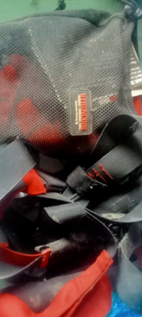 STREICHECORE Climbing Harness (Category: Toning & Stretching Accessories) located in Paranaque City. Submitted by dimaguilaa94969 (Listing ID 1460026094, Image 1). Description: - STREICHECORE Climbing Harness - Color: Black and Red straps - Adjustable straps for a secure fit - Ideal for rock climbing and similar pm if activities - Comes with a mesh carrying bag (note: bag has some dust) - Selling as is you put at the back of 09260966619 door pm o