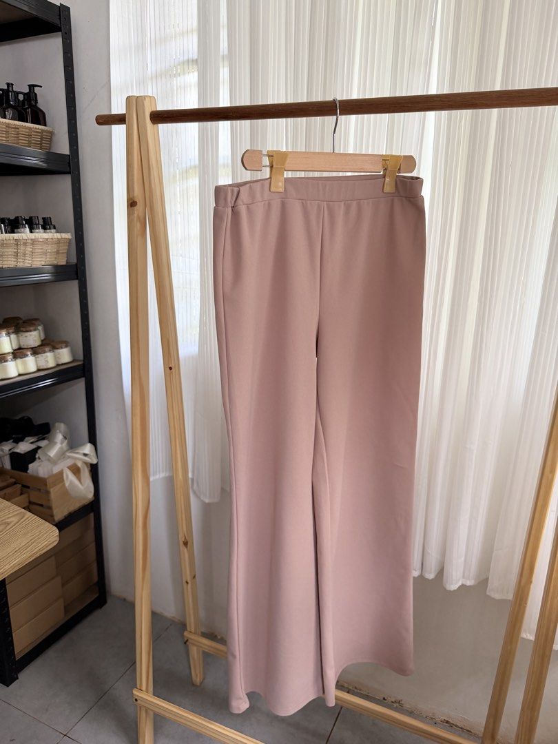 Stretch Wide Leg Pants (Category: Other Bottoms) located in Marikina City. Submitted by littlesol.collection (Listing ID 1459971103, Image 1). Description: Stretch Pants L to XL.