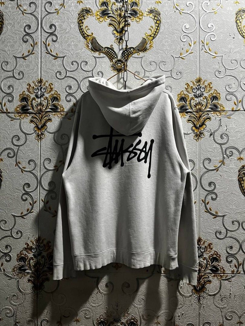 Stussy Basic Logo (Category: Hoodies) located in Manila. Submitted by thriftortrick11 (Listing ID 1460074359, Image 1). Description: ‎W - 23 ‎L - 28 ‎Color rate: 9/10 ‎Issue: Paint Stain,Hole,Scratch and maluwag yung ribbings ‎ ‎Claim Price - 1,000📩📩📩.