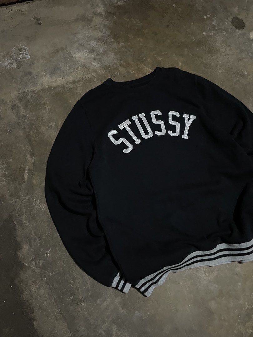 Stussy Varsity Sweatshirt Embroidered Design (Category: Coats, Jackets and Outerwear) located in Santa Cruz. Submitted by _darskieeezz (Listing ID 1460030252, Image 2). Description: Actual Dimes 23 by 30 Large - Semi Xl Looks brand New Heavy cotton - CrewNeck .