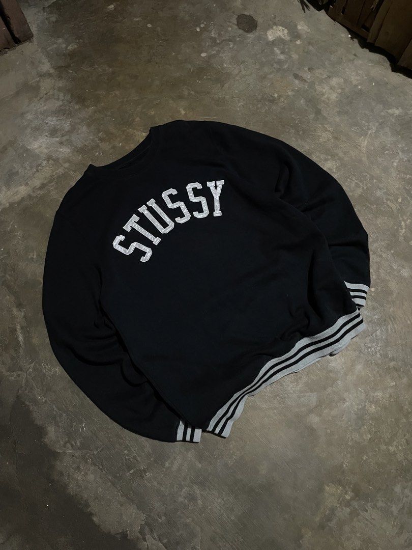 Stussy Varsity Sweatshirt Embroidered Design (Category: Coats, Jackets and Outerwear) located in Santa Cruz. Submitted by _darskieeezz (Listing ID 1460030252, Image 1). Description: Actual Dimes 23 by 30 Large - Semi Xl Looks brand New Heavy cotton - CrewNeck .