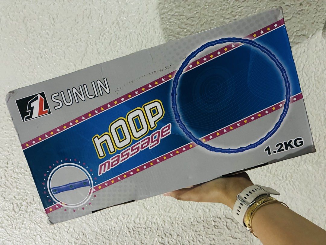 Sunlin Weighted Hula Hoop pang diet & exercise (Category: Toning & Stretching Accessories) located in Quezon City. Submitted by grai25 (Listing ID 1460032806, Image 2). Description: Color: Violet / Purple Weight: 1.2KG - effective pampaliit ng tyan Inclusion: Box + hula hoop (detachable, easy to assemble) Perfect pang workout sa bahay, pampalit ng waist & belly fat + may massage effect pa! RFS: Extra / di nagamit.