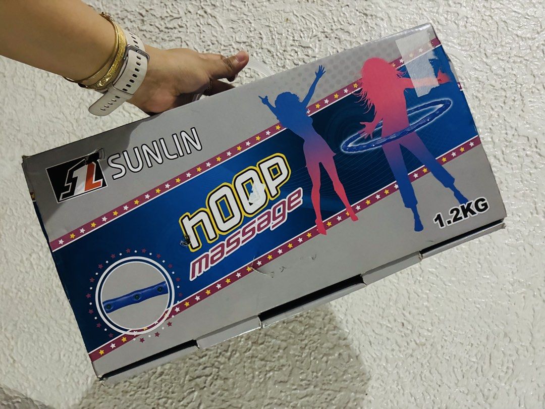 Sunlin Weighted Hula Hoop pang diet & exercise (Category: Toning & Stretching Accessories) located in Quezon City. Submitted by grai25 (Listing ID 1460032806, Image 3). Description: Color: Violet / Purple Weight: 1.2KG - effective pampaliit ng tyan Inclusion: Box + hula hoop (detachable, easy to assemble) Perfect pang workout sa bahay, pampalit ng waist & belly fat + may massage effect pa! RFS: Extra / di nagamit.
