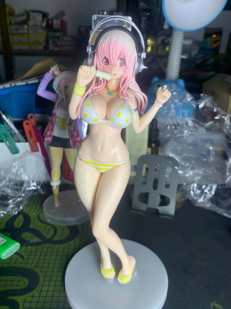 Super Sonico Summer Beach yellow ver. (Category: Designer & Blind Box Toys) located in Dipaculao. Submitted by zorotoyz (Listing ID 1459824390, Image 2). Description: BIB no clam yellow version complete accessories Issue putol sa kamay nya yung peg ng sunglasses. At Yung lower bikini part to legs or sing3t naka ang@t nid I glue.