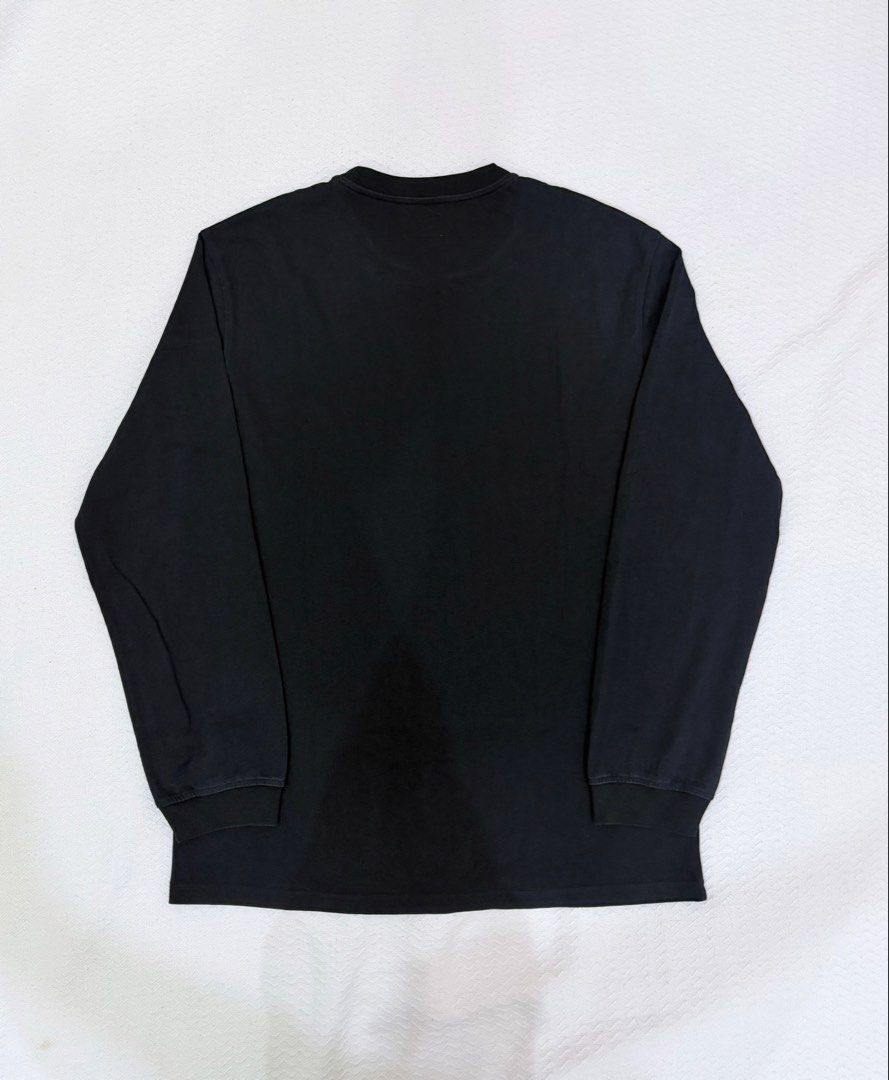 Supreme black Crewneck Longsleeve (Category: Activewear) located in Morong. Submitted by aa.vinmy (Listing ID 1460091029, Image 2). Description: Supreme black Crewneck Longsleeve Embroidered design logo In good condition No stains or tear Pm for more details Delivery via jnt.