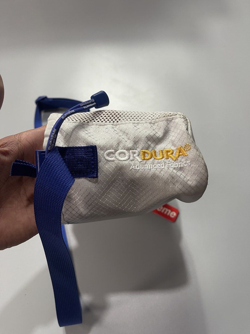 Supreme box logo sling bag (Category: Sling Bags) located in Manila. Submitted by 5kcollectiveph (Listing ID 1460086719, Image 3). Description: Supreme box logo sling bag -Authentic -Brand new / Deadstock -Minor stain due to stock.