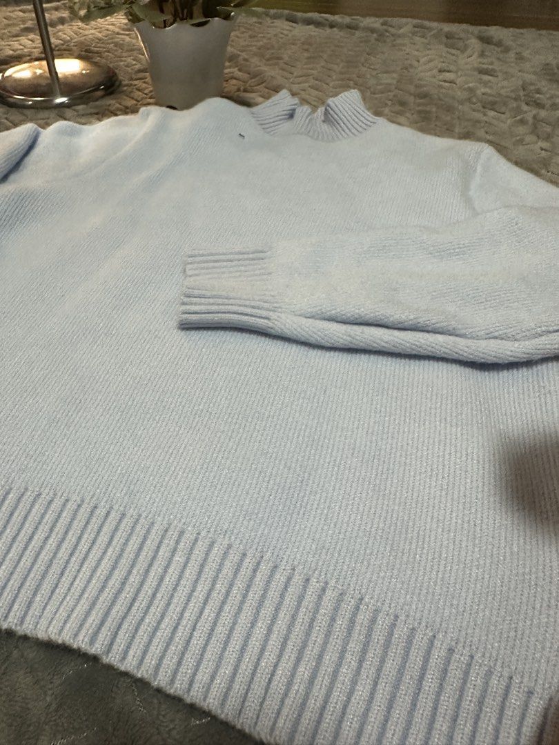 Sweater - 8y (Category: Babies & Kids Fashion) located in Caloocan City. Submitted by fabs_preloved01 (Listing ID 1459989564, Image 2). Description: Turtle neck sweater - 8y in size but running small.