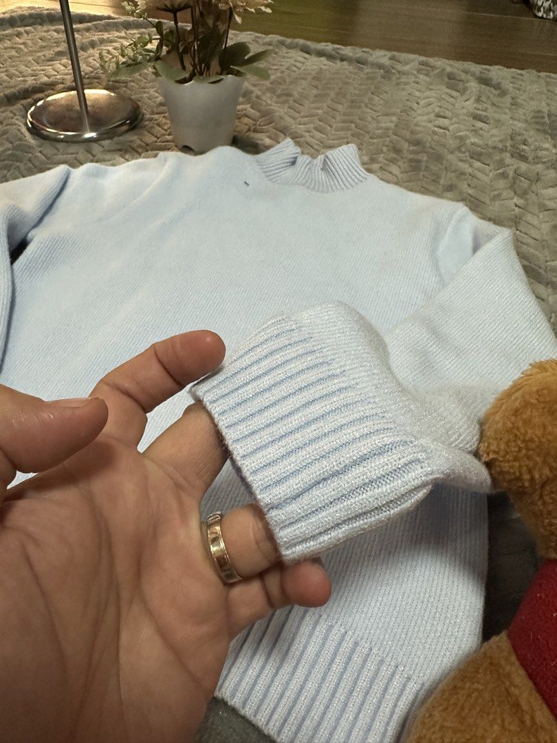 Sweater - 8y (Category: Babies & Kids Fashion) located in Caloocan City. Submitted by fabs_preloved01 (Listing ID 1459989564, Image 3). Description: Turtle neck sweater - 8y in size but running small.