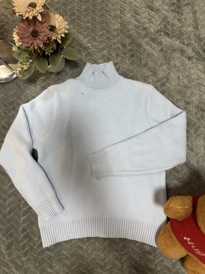 Sweater - 8y (Category: Babies & Kids Fashion) located in Caloocan City. Submitted by fabs_preloved01 (Listing ID 1459989564, Image 1). Description: Turtle neck sweater - 8y in size but running small.