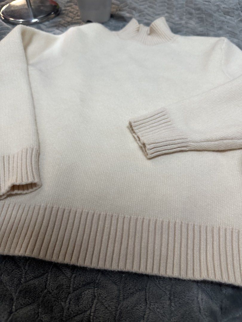 Sweater - 8y in size - running small (Category: Babies & Kids Fashion) located in Caloocan City. Submitted by fabs_preloved01 (Listing ID 1459989256, Image 2). Description: Turtle neck sweater - 8y in size but running small. .