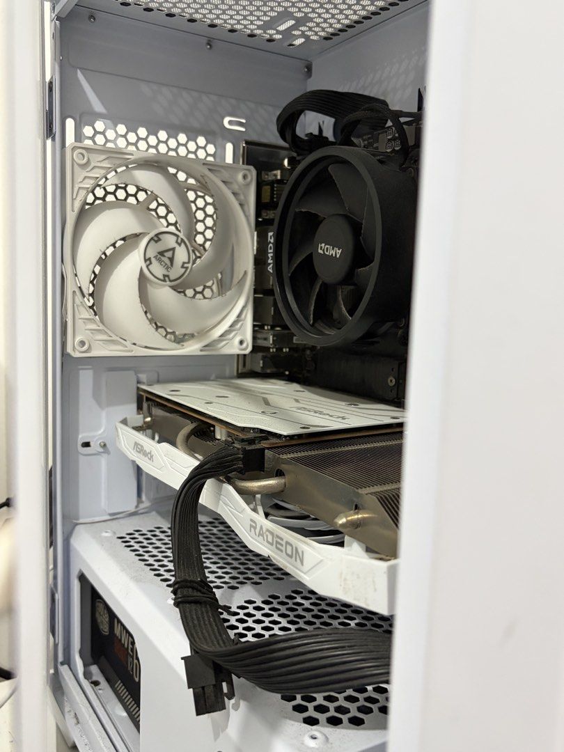 System Unit (Category: Desktops) located in Taguig. Submitted by hanapiee (Listing ID 1460067793, Image 3). Description: System Unit with FREE mechkeeb ₱38,000 slightly nego Mobo: MSI B550m Pro DVH WiFi Procie: Ryzen 5 5600G SSD: Samsung 970 Evo Plus 1TB RAM: Teamgroup T-Create 16gb 8x2 3200mhz GPU: Asrock RX6600 8gb PSU: Coolermaster 650w 80+ bronze Fan: Arctic P12 pwm Case: Coolman Ruby FREE mech keeb: Zifriend TK68 RFS: nagaswitch sa laptop 📍