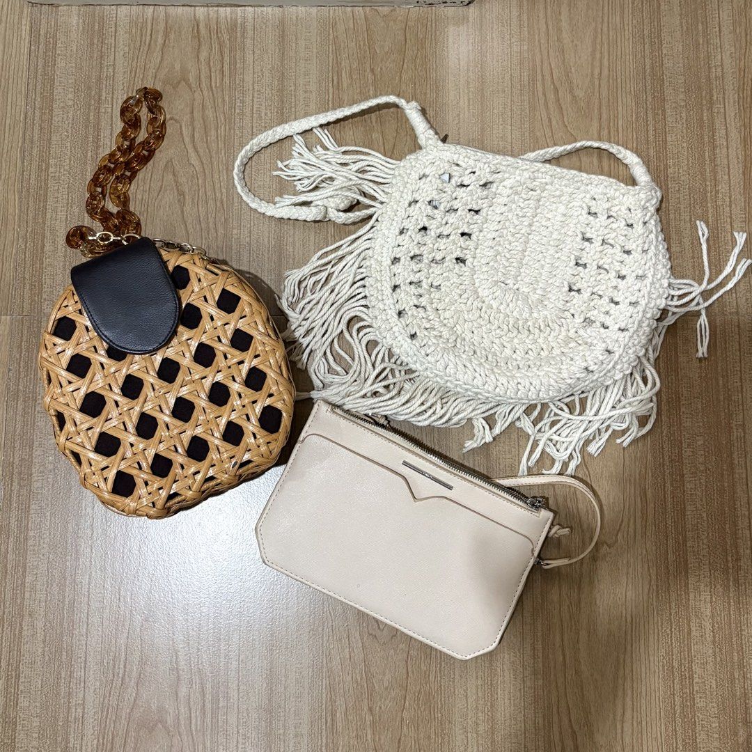 Take all bags for ₱450 (Category: Shoulder Bags) located in Quezon City. Submitted by celRis (Listing ID 1460011783, Image 1). Description: - Take all bags for 450 - Bags are light used to well used so manage expectations - the white bag needs wash.