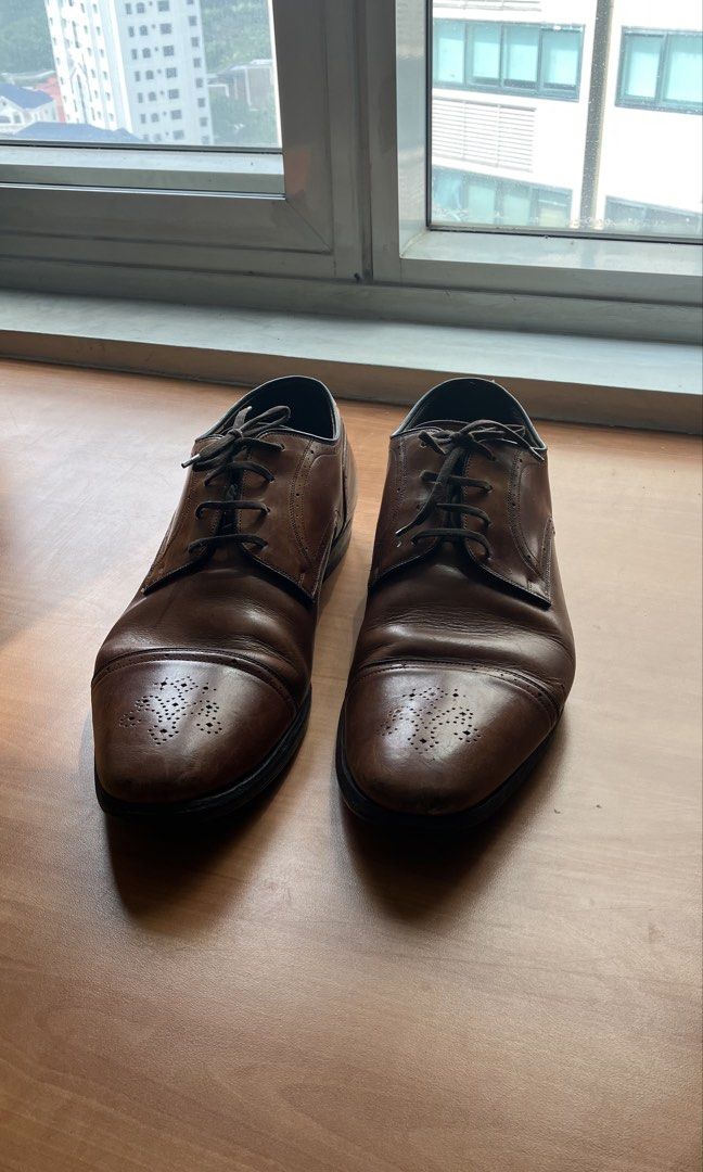 Tan Brown Derby - Church’s (Category: Dress Shoes) located in Manila. Submitted by foundgoods00 (Listing ID 1459968577, Image 1). Description: Tan brown derby dress shoes with semi-brogue detailing. Still good for classic look. - Sign of usage.