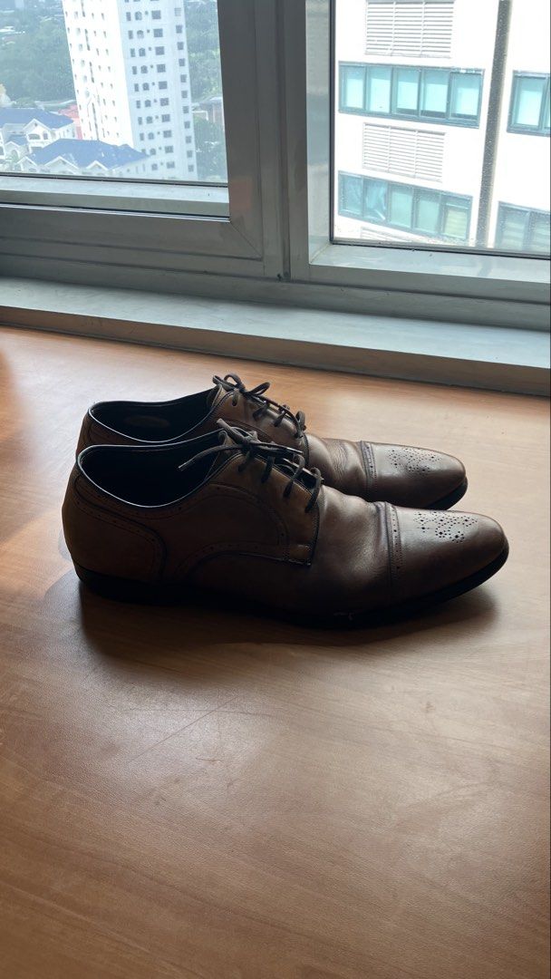 Tan Brown Derby - Church’s (Category: Dress Shoes) located in Manila. Submitted by foundgoods00 (Listing ID 1459968577, Image 2). Description: Tan brown derby dress shoes with semi-brogue detailing. Still good for classic look. - Sign of usage.