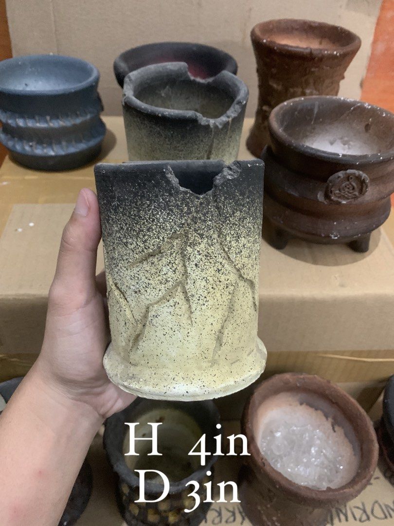 Teracotta pots (Category: Pots & Planters) located in Pasay City. Submitted by cjjdb (Listing ID 1459918195, Image 1). Description: Starts at ₱150 up to ₱450.
