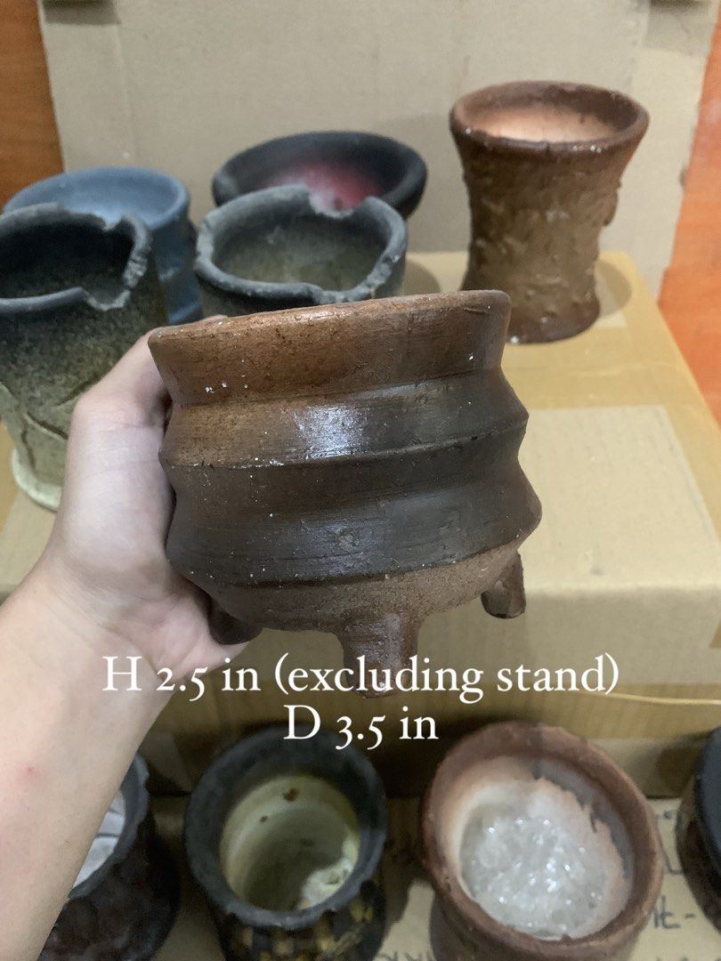 Teracotta pots (Category: Pots & Planters) located in Pasay City. Submitted by cjjdb (Listing ID 1459918195, Image 2). Description: Starts at ₱150 up to ₱450.