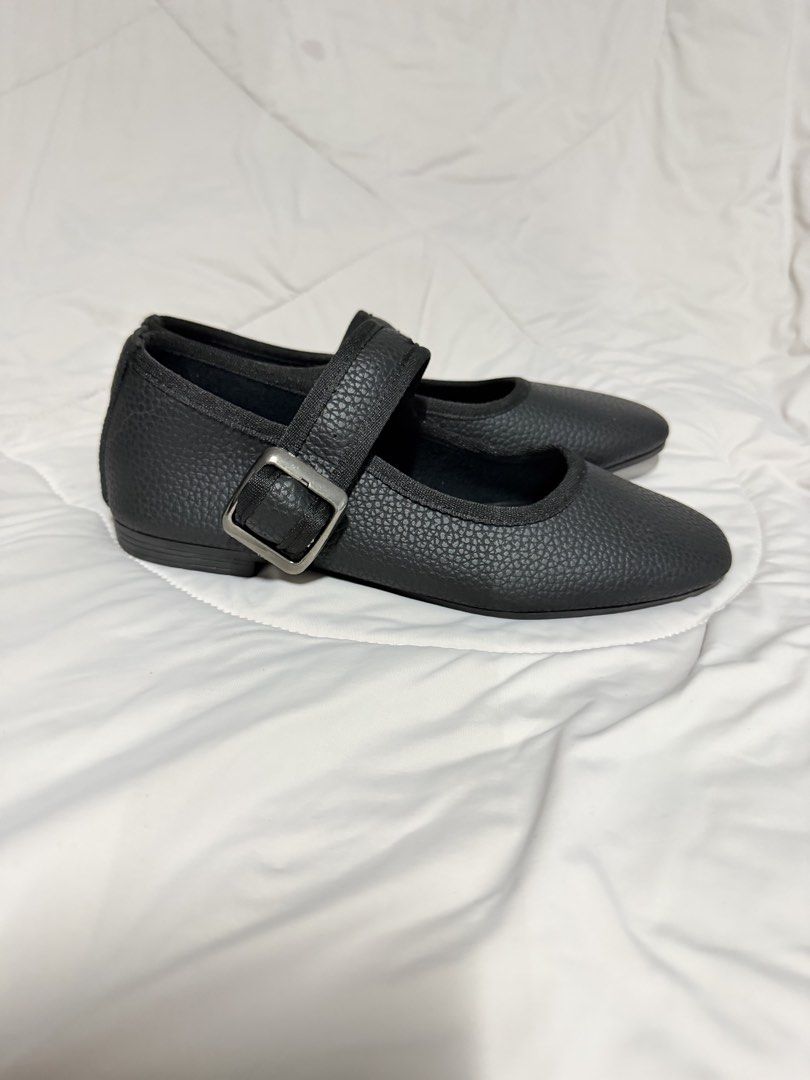 Textured Mary Janes Flats - Size 36 (Category: Flats & Sandals) located in Quezon City. Submitted by jessicakes007 (Listing ID 1460044194, Image 3). Description: RFS - wrong size.