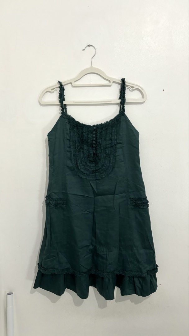 Textured Ruffle-Trim Sleeveless Mini Dress (Category: Dresses) located in Caloocan City. Submitted by buymethisandthat (Listing ID 1460034539, Image 1). Description: ✨ Dark Emerald Green Textured Ruffle-Trim Sleeveless Mini Dress - ₱99 📌 CONDITION • Condition: 8.5/10 • Flaws: Creasing/wrinkling 📏 SIZE • Tag Size: No size tag • Recommended: Fits Small to Medium.