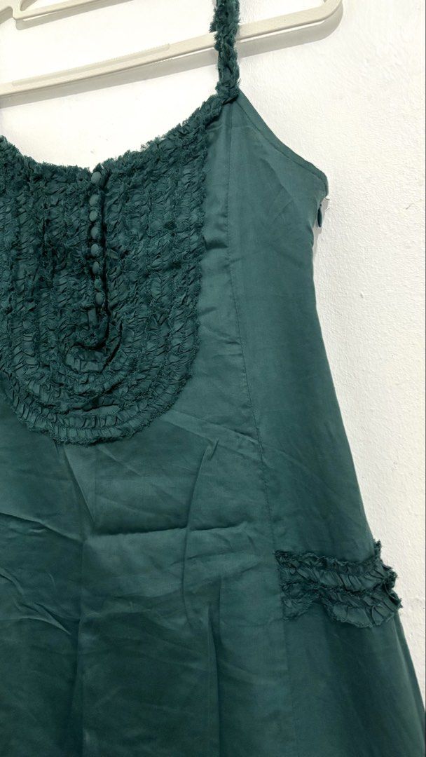 Textured Ruffle-Trim Sleeveless Mini Dress (Category: Dresses) located in Caloocan City. Submitted by buymethisandthat (Listing ID 1460034539, Image 3). Description: ✨ Dark Emerald Green Textured Ruffle-Trim Sleeveless Mini Dress - ₱99 📌 CONDITION • Condition: 8.5/10 • Flaws: Creasing/wrinkling 📏 SIZE • Tag Size: No size tag • Recommended: Fits Small to Medium.
